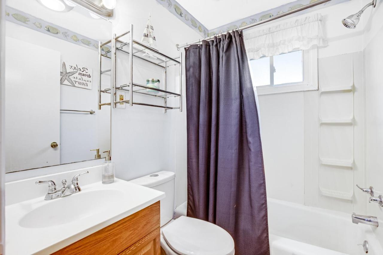 Appartement 37534 Lighthouse Rd #202 *